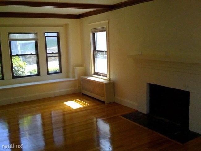Building Photo - 5 br, 3 bath House - 12 Gerald Rd SFH