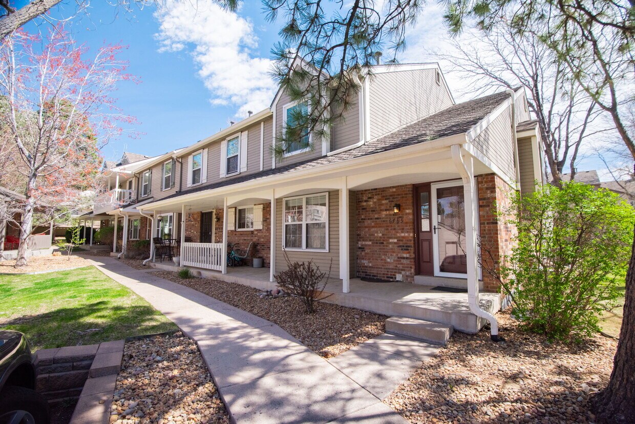 Primary Photo - 6765 S Poplar Ct