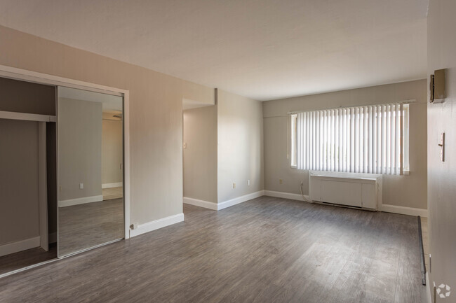 1BD, 1BA - 500-820SF - The Vista at Shaker Square