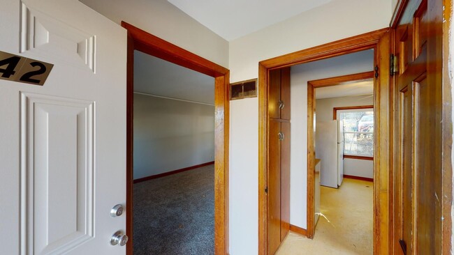 Building Photo - 3 Bedroom Steps Away From Campus
