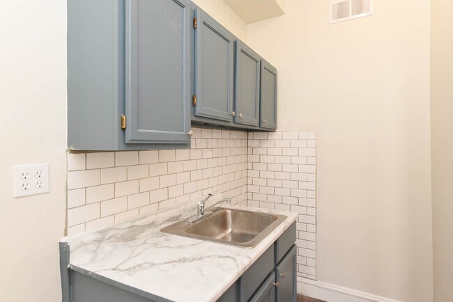 Building Photo - 5301 N Ashland Ave