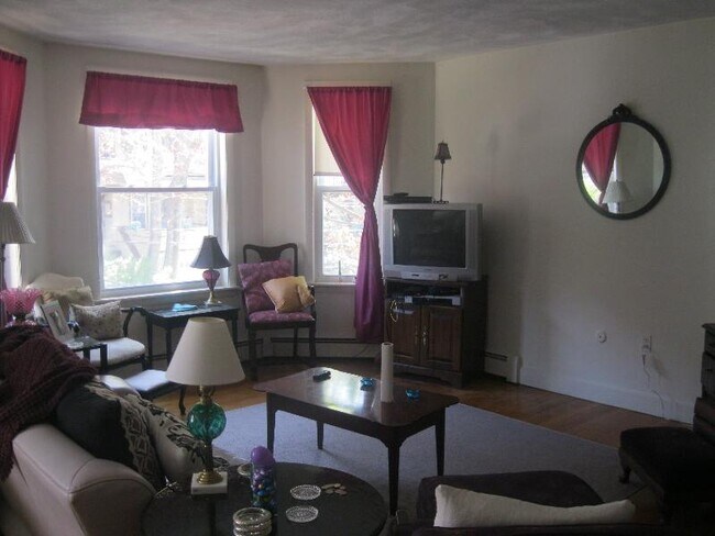 Building Photo - 304 Tappan St