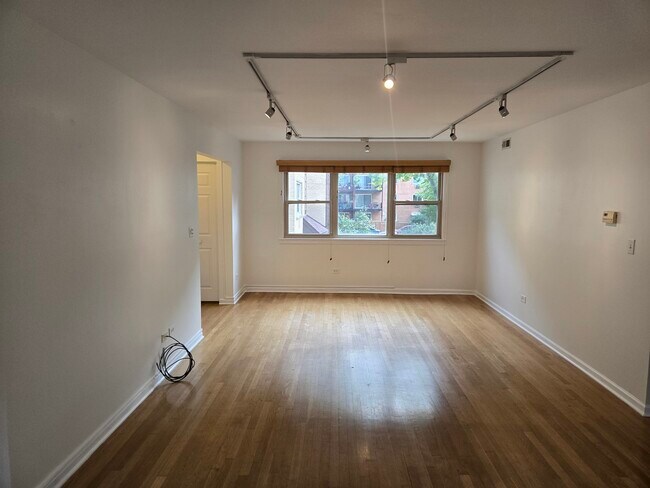 Foto del edificio - 1700-2 Chase St