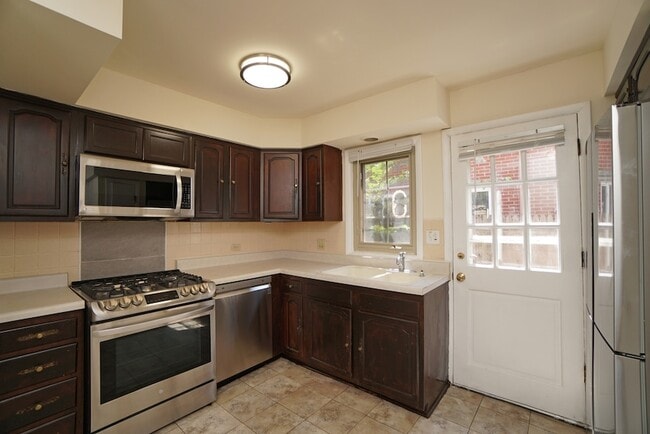 Foto del edificio - 737 Elder Ln