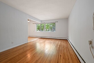 Building Photo - 515 5th St SE