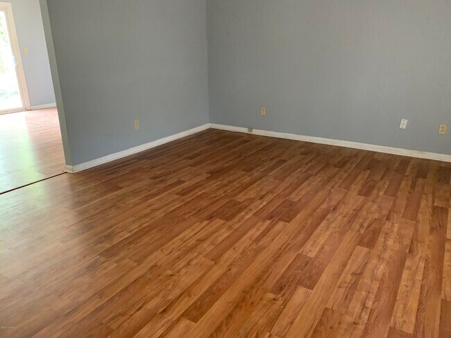 Foto del edificio - 107 Royal Ct