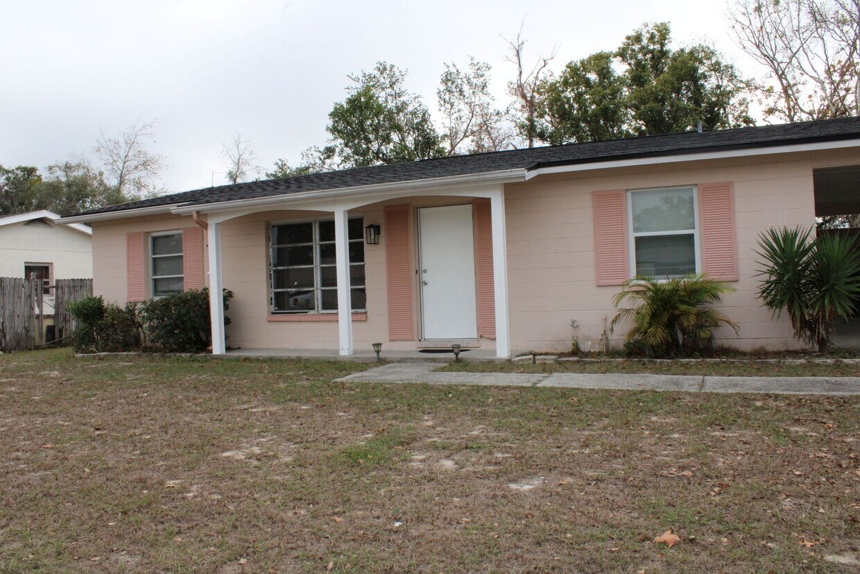 Foto principal - A charming 2-bedroom, 2-bathroom home located in the vibrant community of Spring Hill