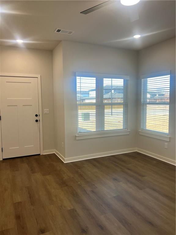 Building Photo - 580 Cosmos St