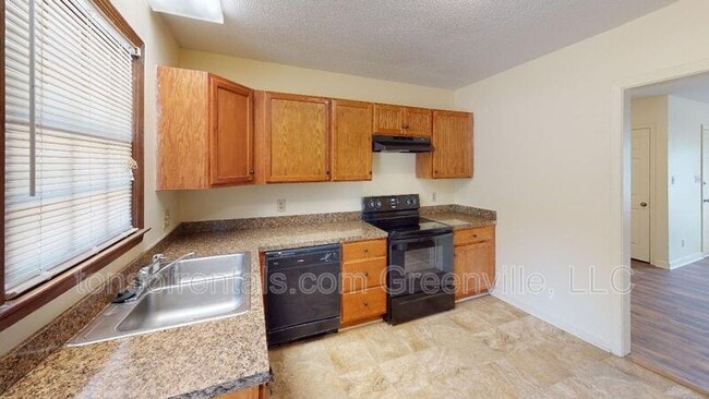 Foto del edificio - 180 Hidden Hill Rd