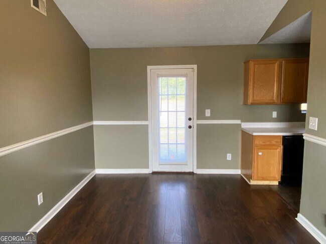 Foto del edificio - 6153 Lauren Ln