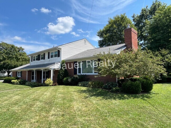 Building Photo - Four Bedroom, New London Schools