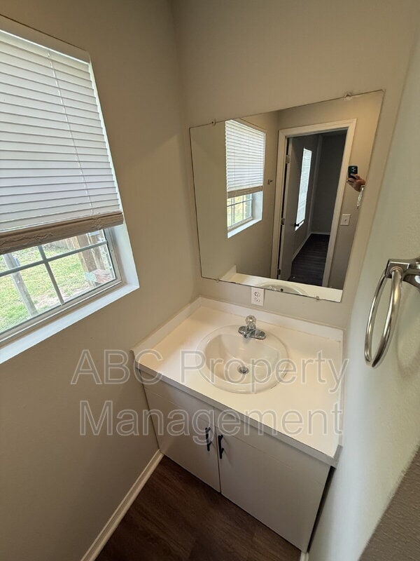 Photo - 306 E Thurman St #1