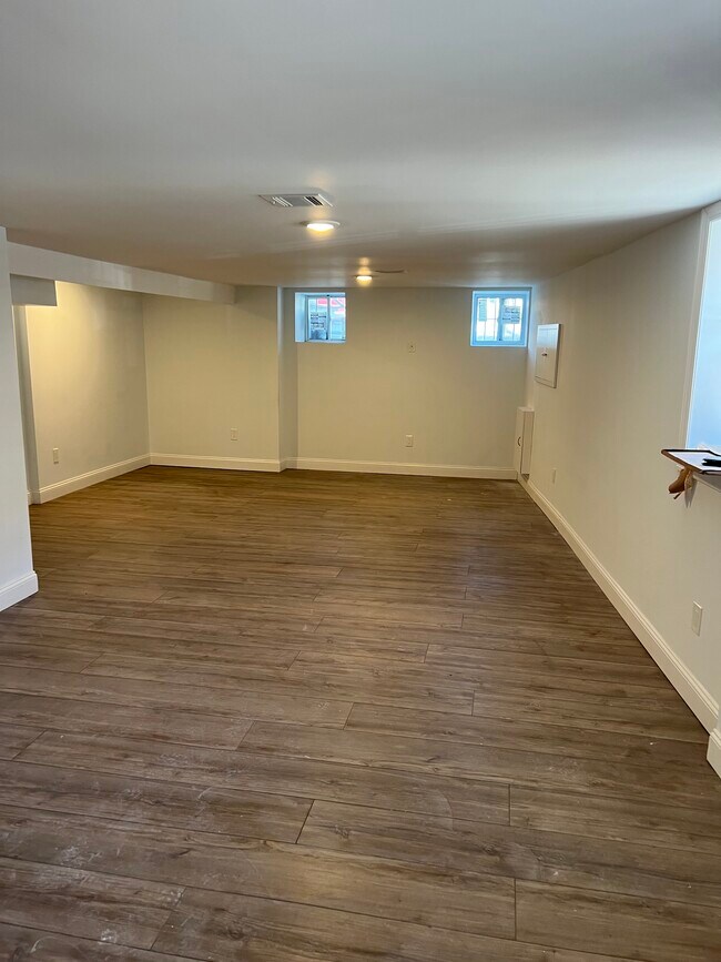 Building Photo - 181 Garside St