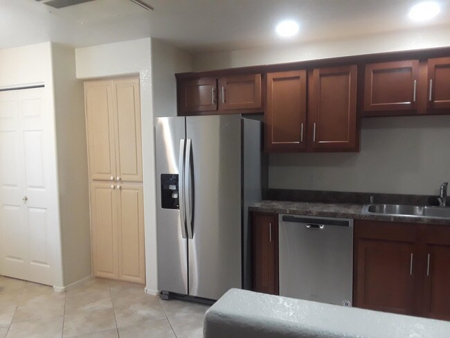 Foto del edificio - 15252 N 100th St