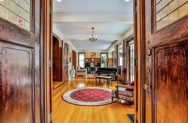 Photo - 166 Huntington St House