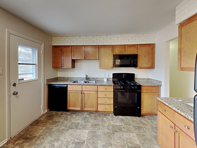 Building Photo - 22822 Valley Dr