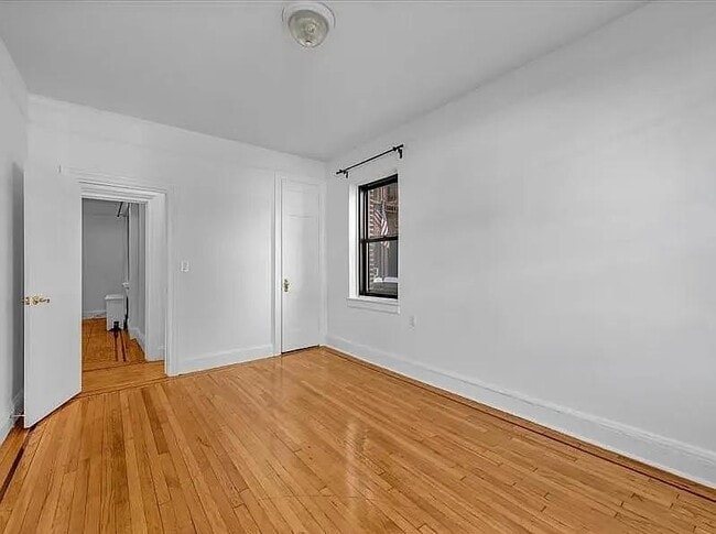 Foto del edificio - 402 Bay Ridge Pkwy