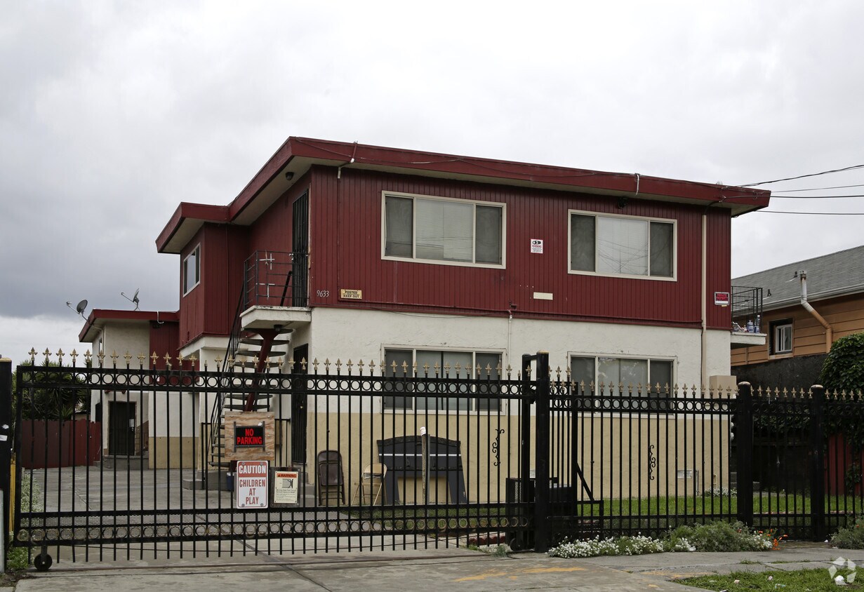Primary Photo - 9633 Birch St