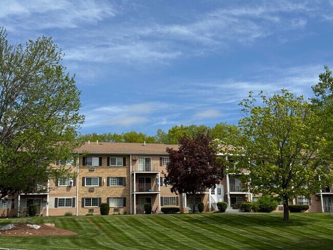 Foto del edificio - 377 Huse Rd