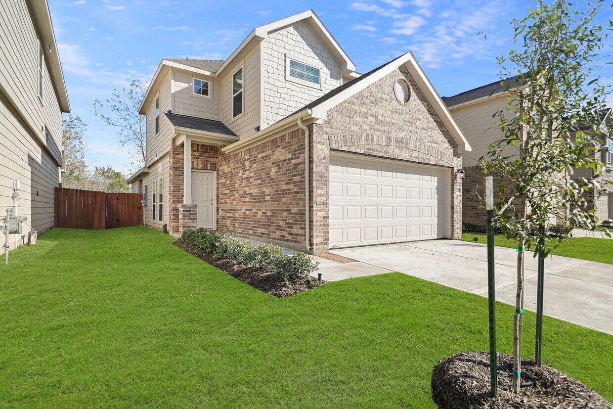 Primary Photo - Discover Luxury Living at Allison Park – H...