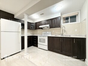 Building Photo - 12 Combermere Dr