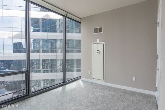 Building Photo - 1 br, 1 bath Apartment - 620 N State St