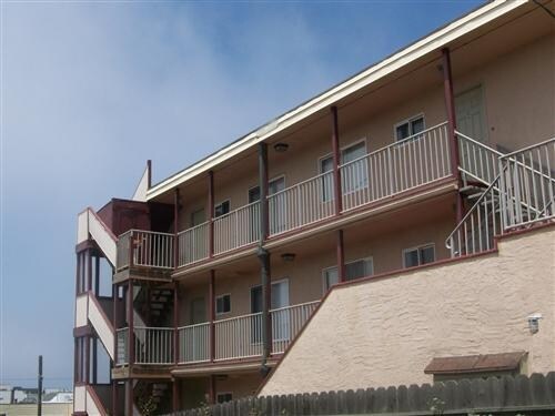 Building Photo - 2485 46th Ave