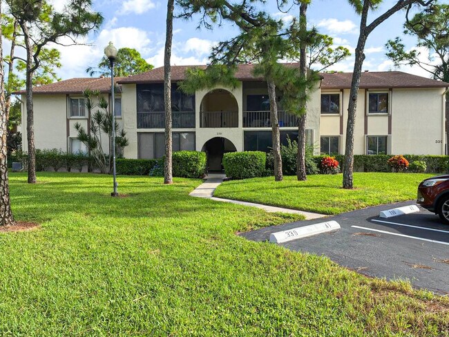 Foto del edificio - 339 Knotty Pine Cir