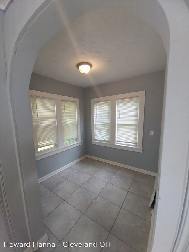 Building Photo - 3 br, 1.5 bath House - 19001 Pasnow Ave