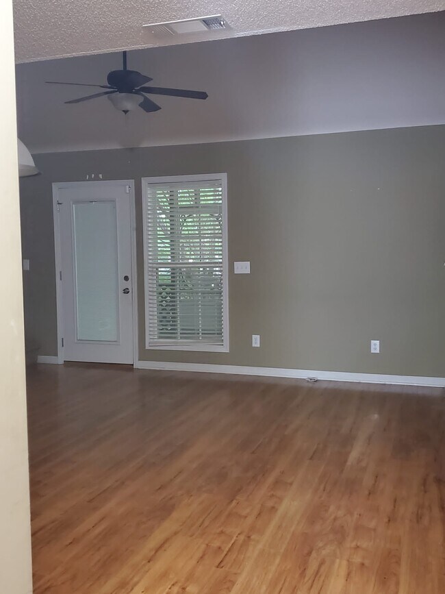 Building Photo - 6191 Field Stone Dr