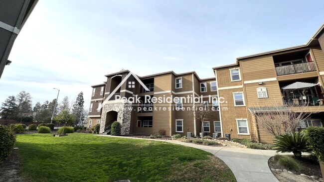 Building Photo - Bridgefield Condos - Wonderful Newer Antel...