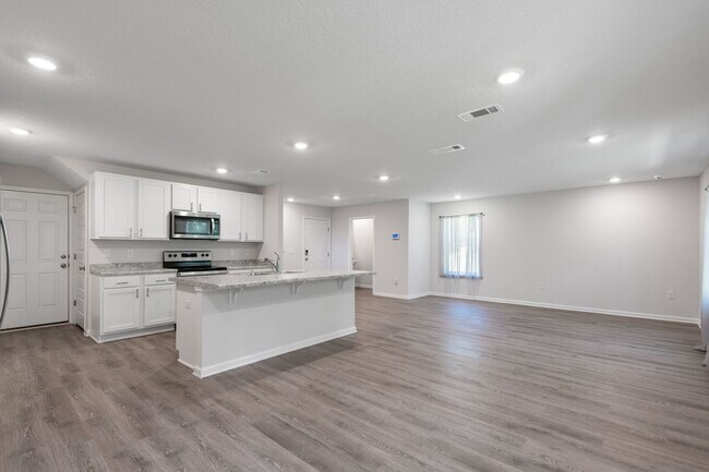 Building Photo - Spacious 4BR/2.5BA Cul-de-Sac Home – Avail...