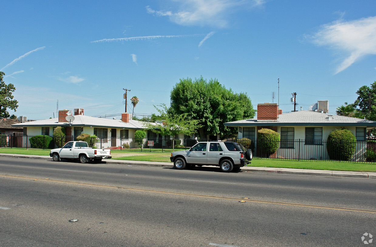 Foto del edificio - 3513-3527 E Clinton Ave