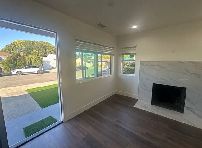 Foto del edificio - Beautiful Hayward 3/1!  Please read entire ad for viewings