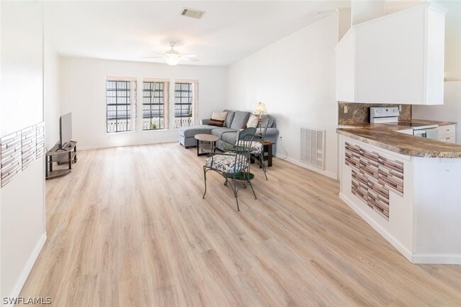 Foto del edificio - 27579 Big Bend Rd