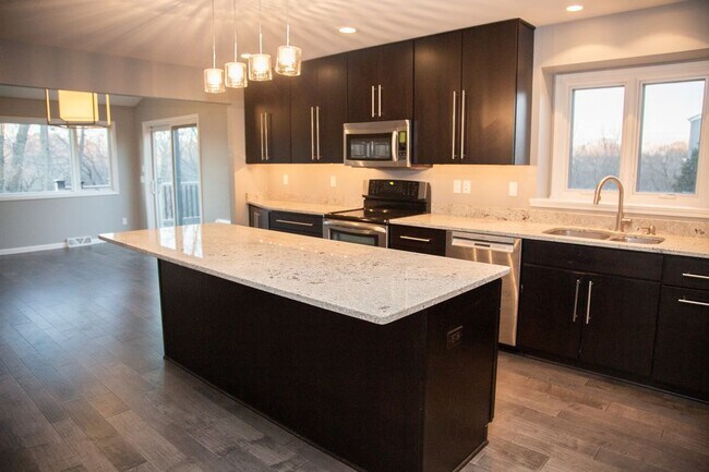 Foto del edificio - 2025 Clarke Crest Drive
