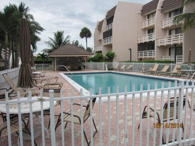 Foto del edificio - 11000 Ocean S Dr