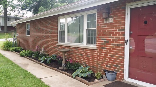 Foto del edificio - 3636 Reavis Barracks Rd