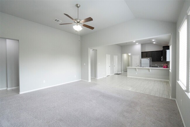 Foto del edificio - 24238 Golden Fallow Dr