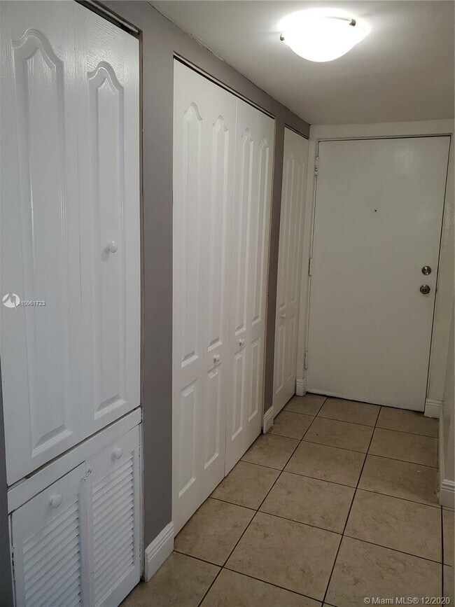 Building Photo - 3561 SW 117th Ave