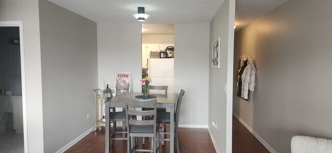 Foto del edificio - 607 W Wrightwood Ave