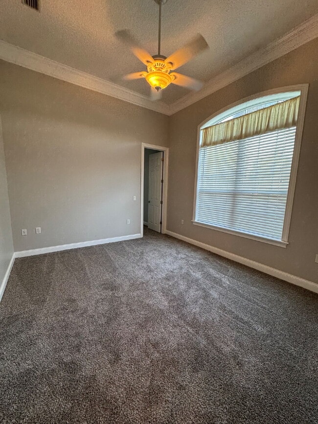 Building Photo - 4 bedroom 4 bath in gated community in Ora...
