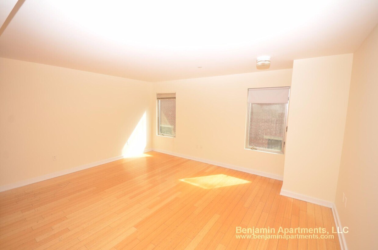 Primary Photo - 39 Boylston St