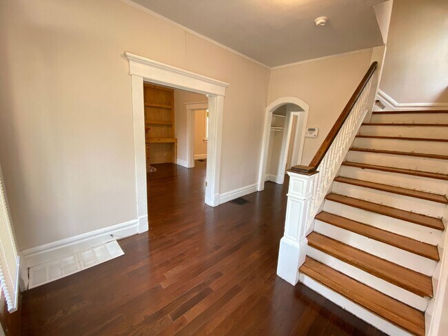 Building Photo - OSU Campus Area Single Family House - Avai...