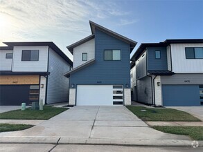 Building Photo - 6431 Pine Heights Drive Unit