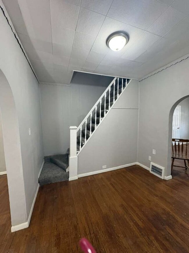 Building Photo - 3666 E 57th St