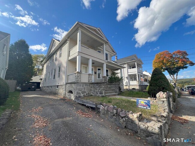 Building Photo - 158 Beechwood Ave