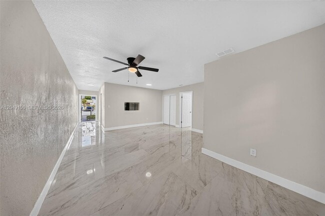 Foto del edificio - 3856 NW 207 St Rd