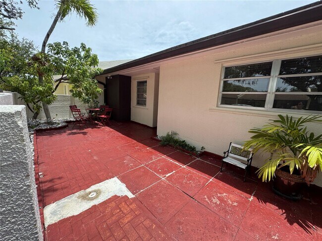 Foto del edificio - 13846 Kendale Lakes Dr