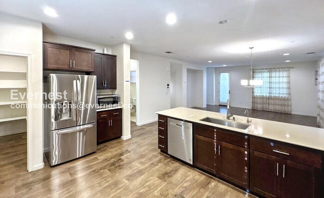 Building Photo - 60 Regency Pl